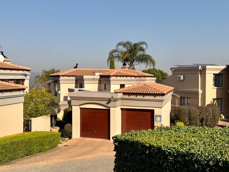 Perfectly Located House, Move-In Ready - Photo 1