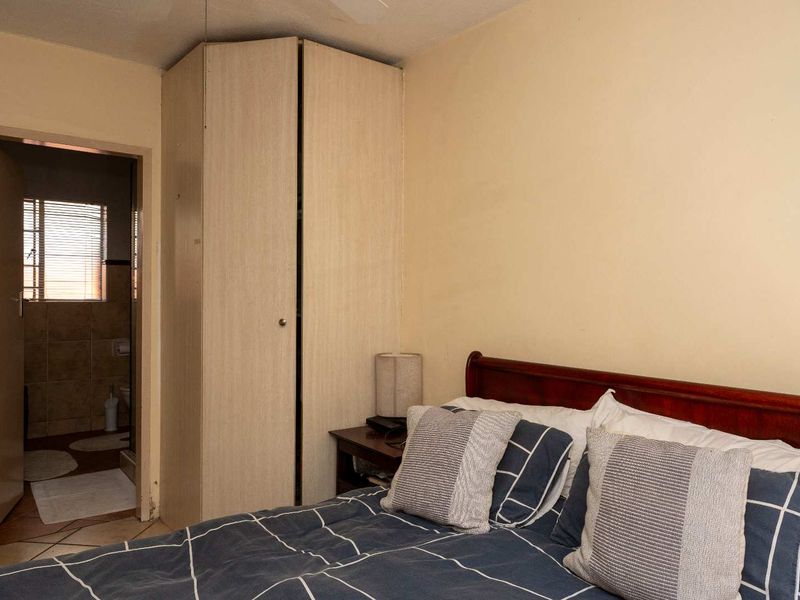 Ground-Floor 3-Bedroom Unit with Private Garden - Photo 10