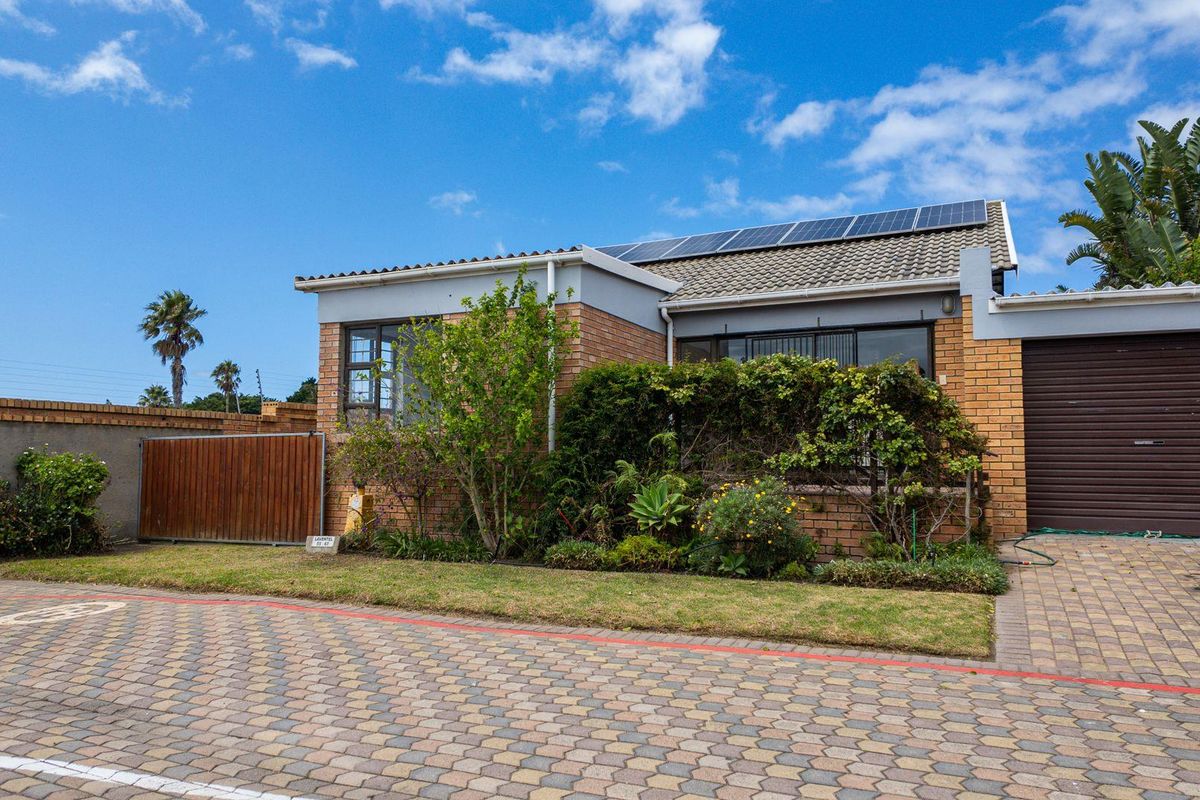 Townhouse Pride - Photo 2