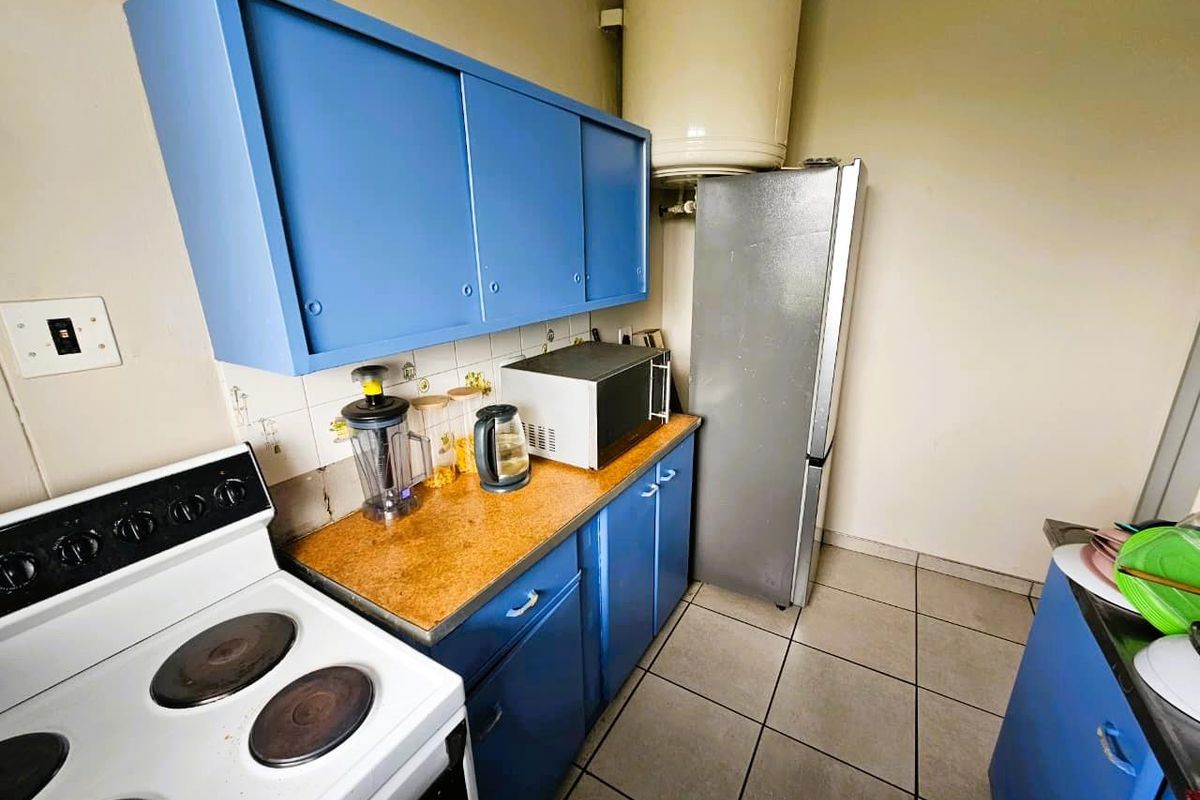 Spacious 1.5-Bedroom Apartment in Prime Queenswood Location - Photo 5