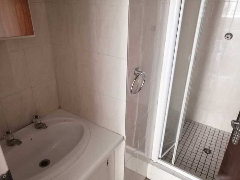 ROOM TO RENT FOR A FEMALE IN  Cum Laude - Photo 6