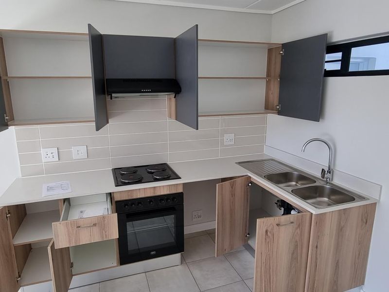 Charming 2-Bedroom Ground Floor Unit for sale - Photo 4