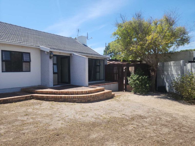 3 Bedroom Modern Family Home - Photo 4