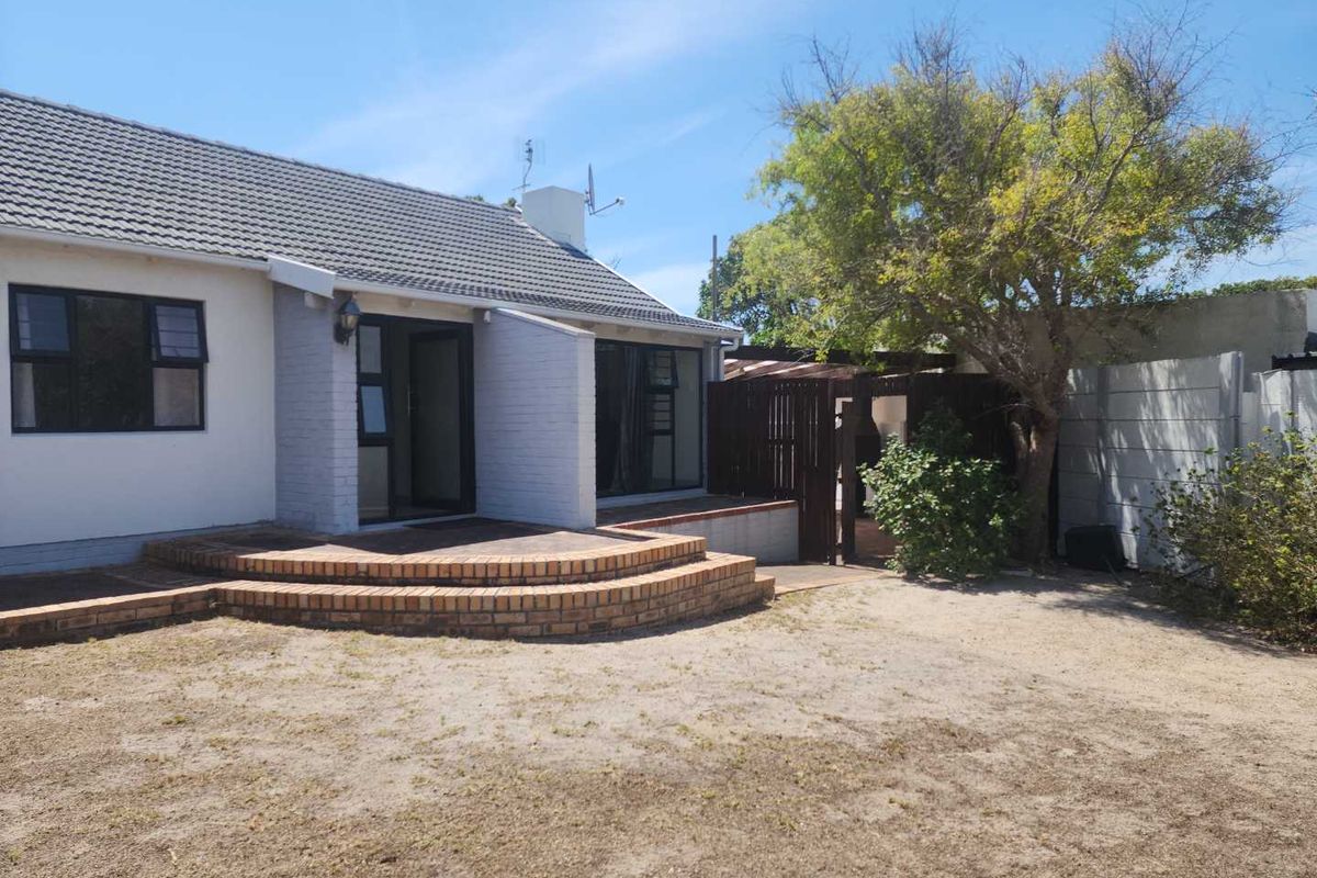 3 Bedroom Modern Family Home - Photo 4