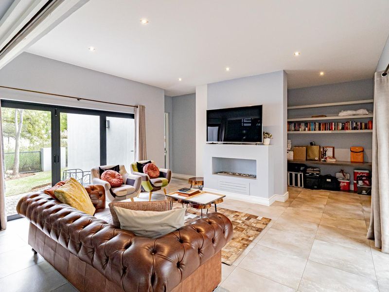 4 Bedroom House to Rent in Helderfontein Estate - Photo 8