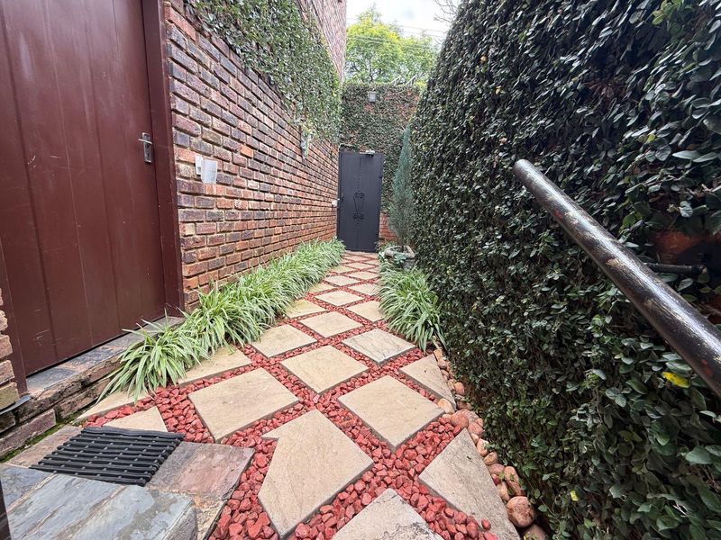 1 Bedroom lock up and go Apartment - Photo 2