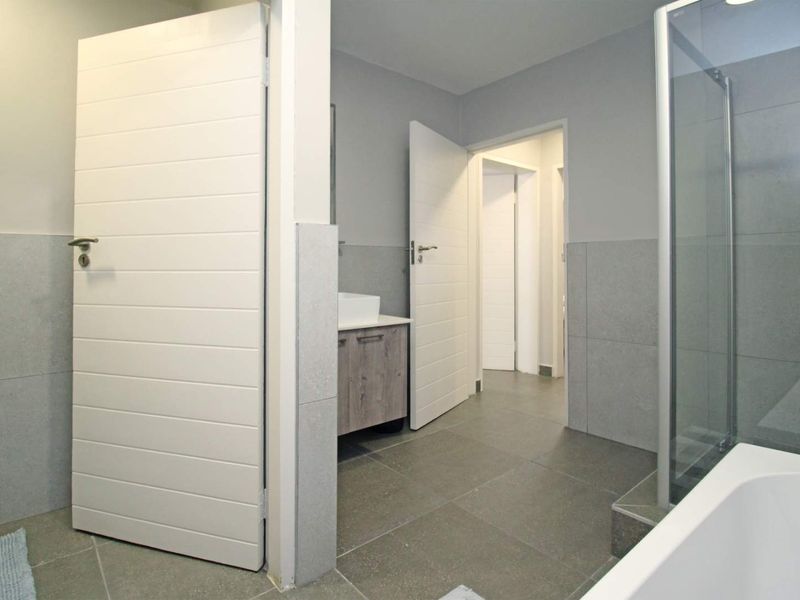 Modern 2 bedroom home in Secure Estate - Photo 5