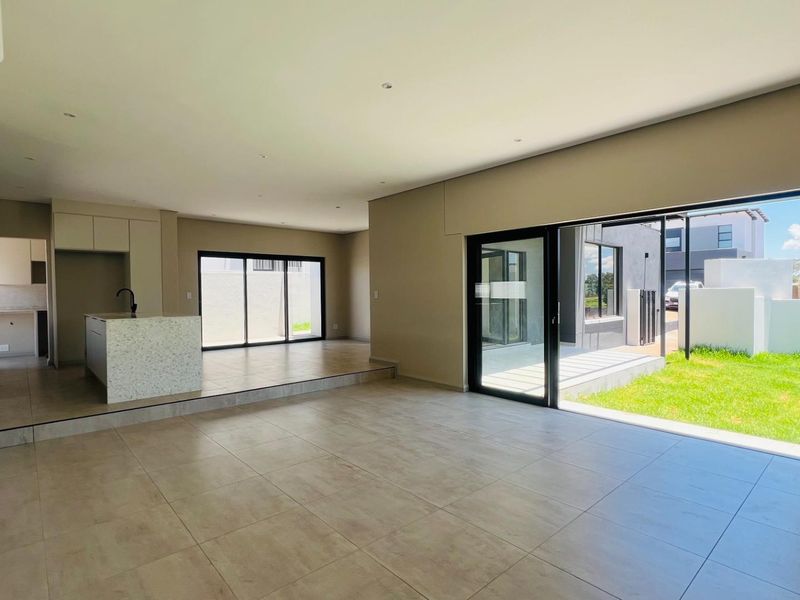 Newly Built- Ready to Move in - Family 3 bedroom home - Photo 2