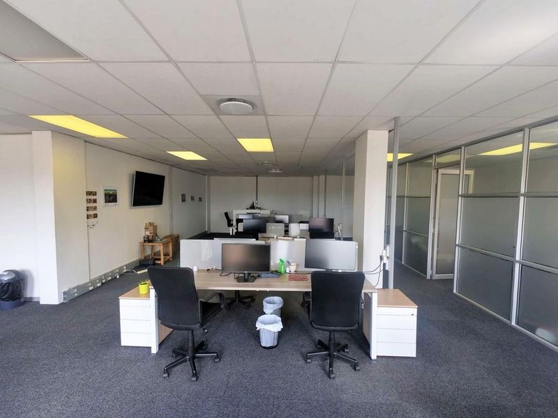 220sqm First-Floor Office To Let – The Estuaries, Century City - Photo 9