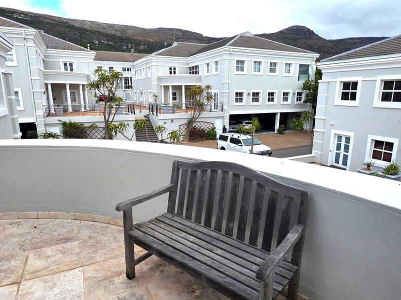 Spacious First Floor Office with Private Balcony - Photo 7