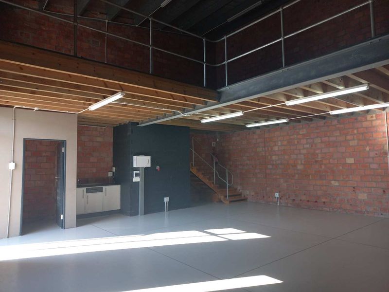 Warehouse in popular area, available immediately! - Photo 1