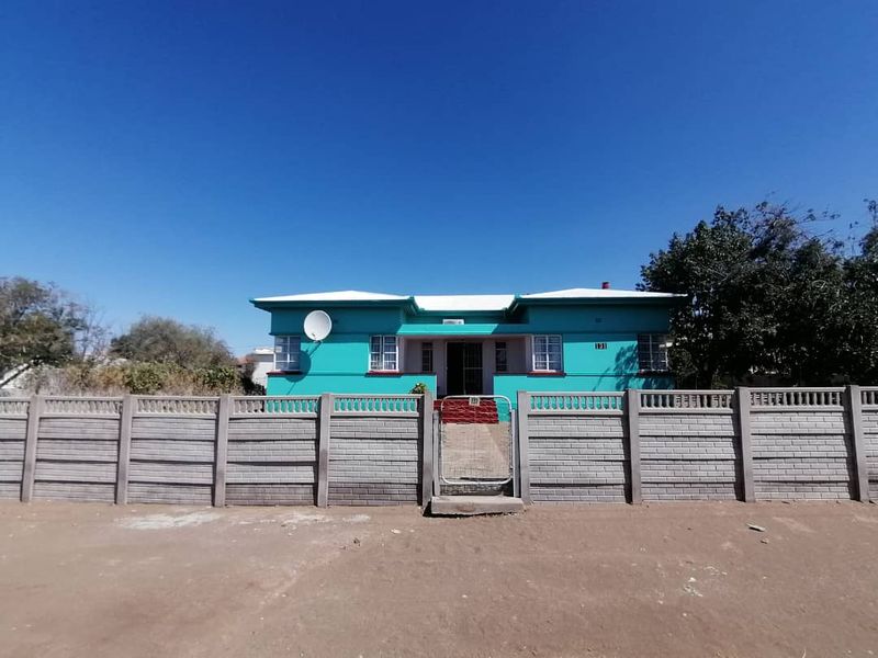 BEAUTIFUL HOUSE WITH FLATLET FOR SALE IN KEETMANSHOOP - NAMIBIA - Photo 4