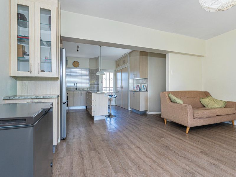 Sunny 2-Bedroom Apartment with Amazing Views - Photo 6
