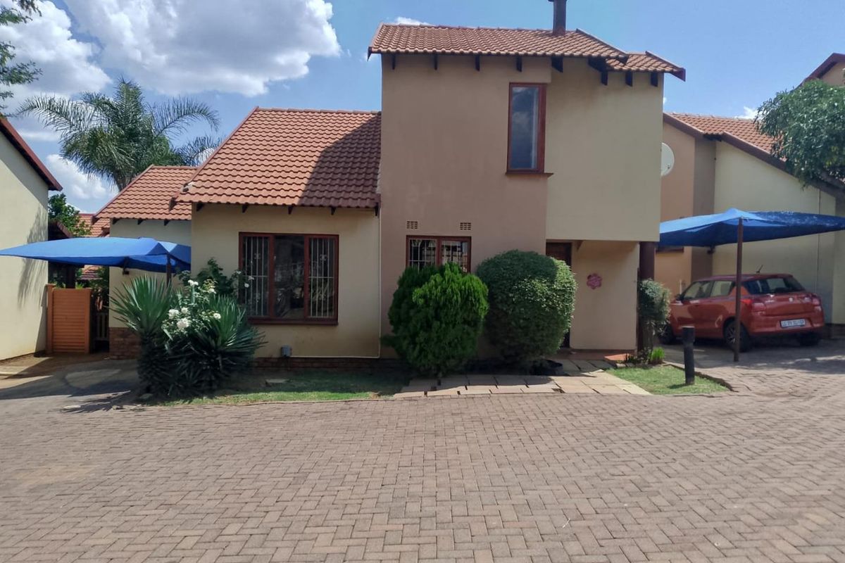 Cozy 3-Bed Townhouse in Tranquil Liefde en Vrede Complex - Photo 2