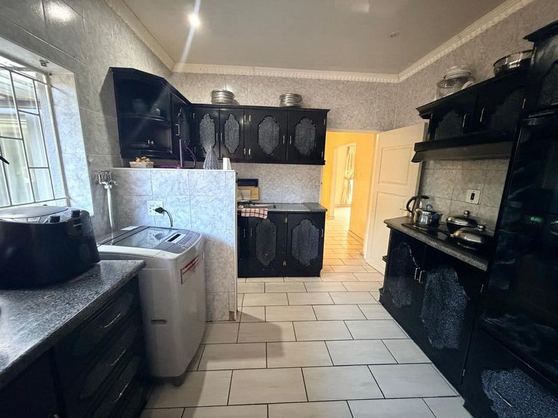 Your Perfect Home Awaits in Klerksdorp - Photo 6