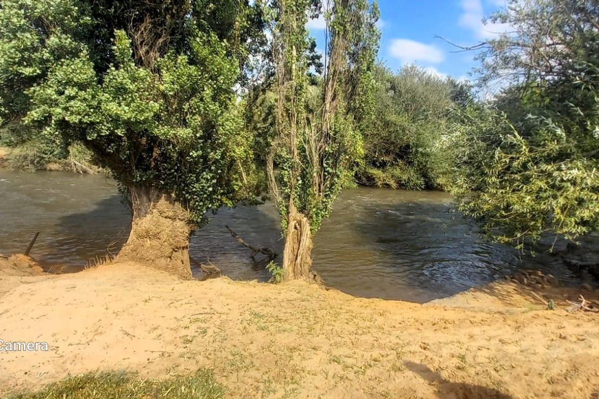 Small holding with lock up storage 3 bedroom house 2 flatlets - Photo 3
