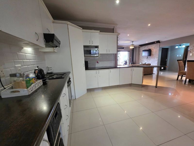 Single Storey, 3 Bedroom Townhouse in Aintree Lane For Sale - Photo 8