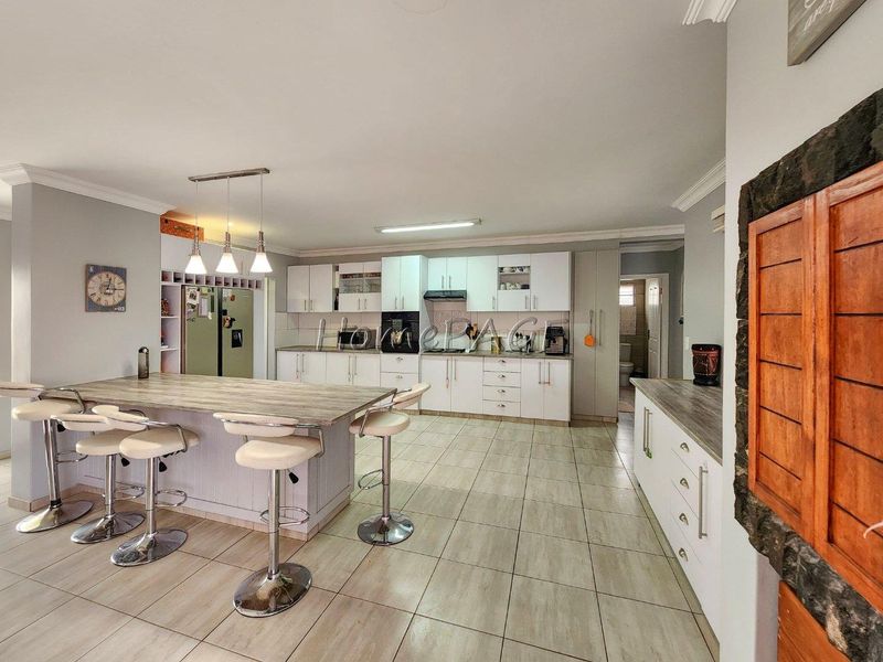 Ext 11, Henties Bay:  Stylish and modern house for sale in Sunbay - Photo 10