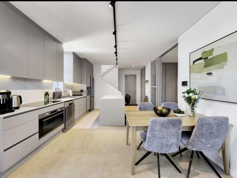 Luxury Green Point Penthouse - Photo 5