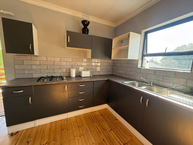 Private 1-Bedroom Duplex Garden Cottage to Let – Fontainebleau - Photo 9