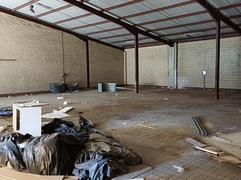 Warehouse in Northern Industrial - Great Location! - Photo 4