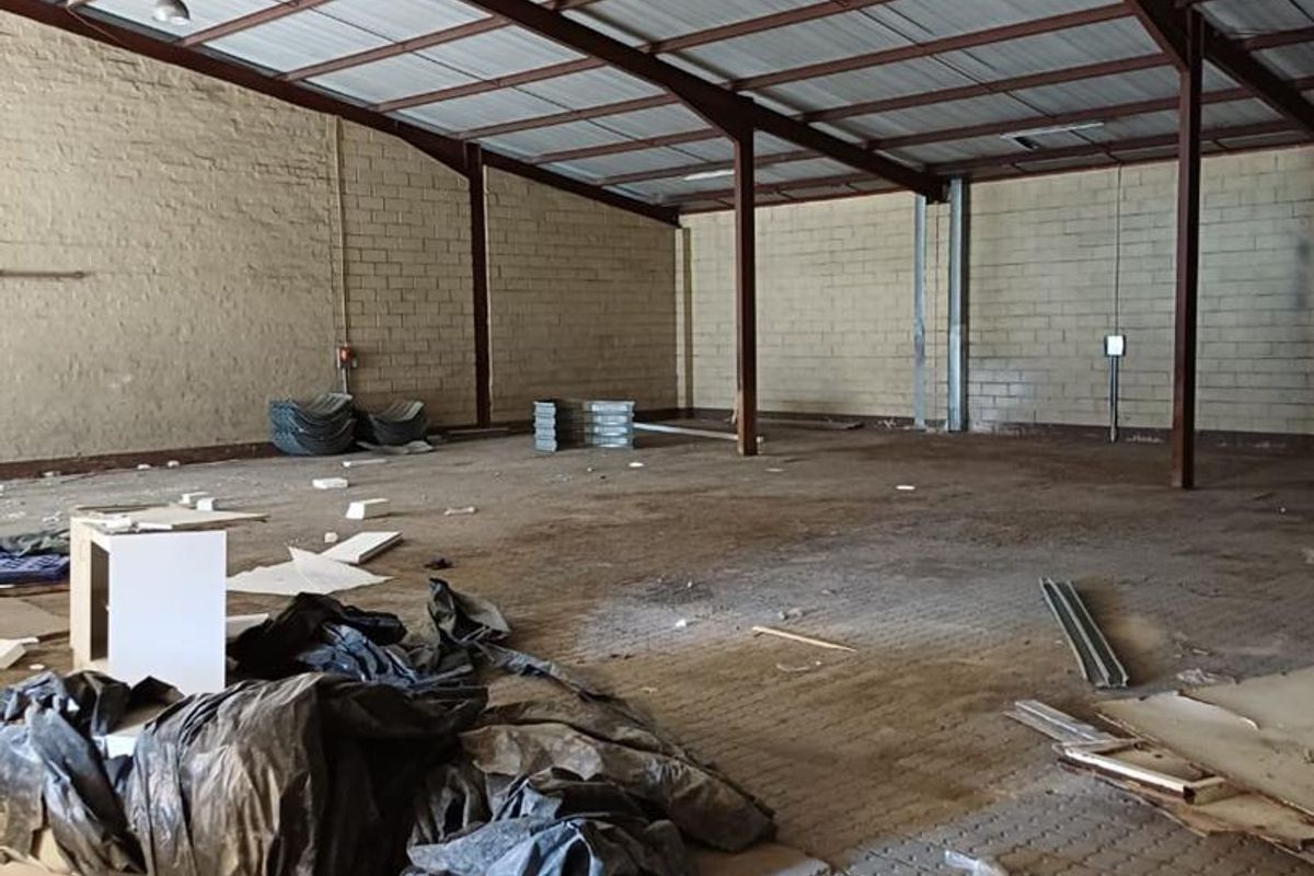 Warehouse in Northern Industrial - Great Location! - Photo 4