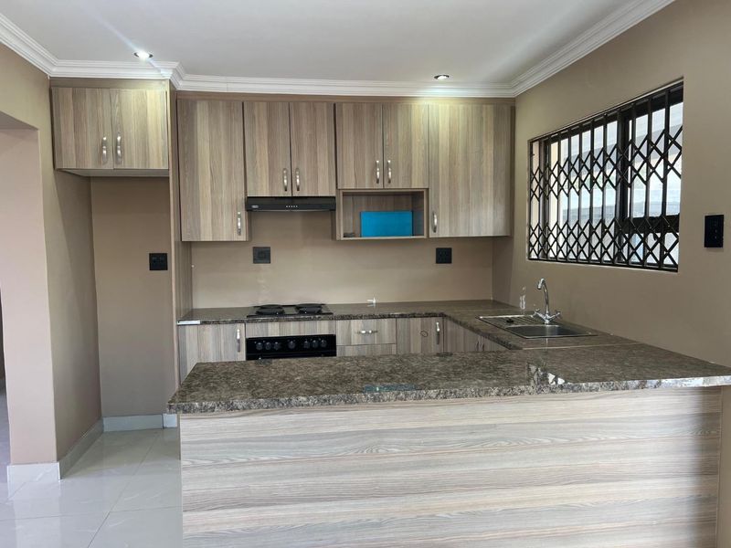 2 Bedroom House to Rent in Edleen Kempton park - Photo 1