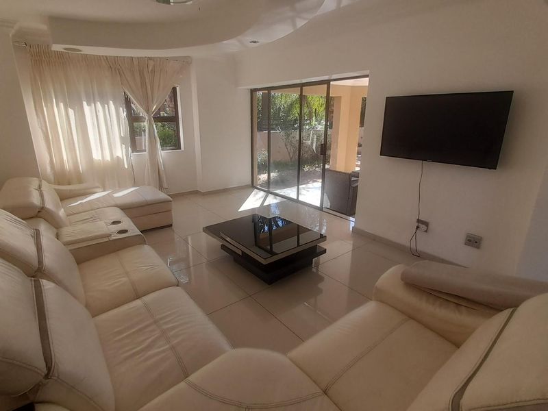 Elevate Your Lifestyle: Luxurious 4-Bed, 4-Bath Estate Living - Photo 4