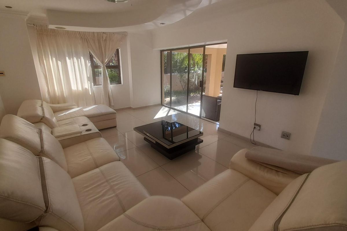 Elevate Your Lifestyle: Luxurious 4-Bed, 4-Bath Estate Living - Photo 4