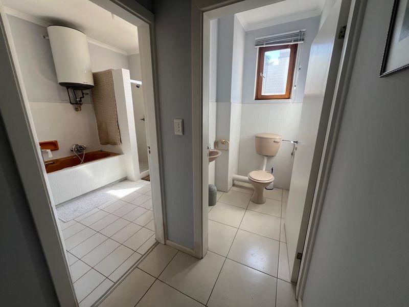 FOR SALE - EXCEPTIONAL 4 BEDROOM PENTHOUSE IN CENTRAL SWAKOPMUND, NAMIBIA - Photo 9