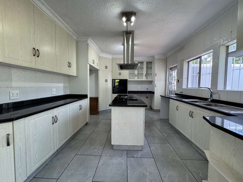 Hendra Estates - Stunning 5 Bedroom Home For Rent In Umhlanga Rocks - Photo 6