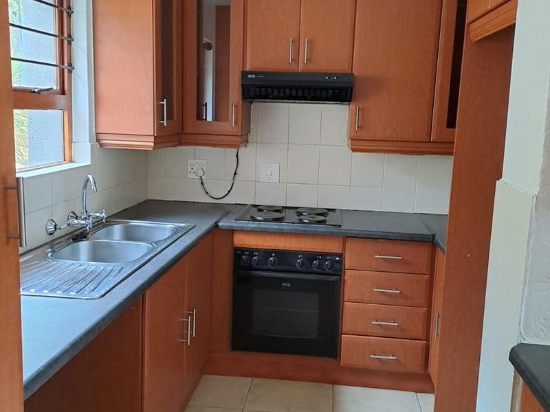 **Exquisite 2-Bedroom apartment with scenic golf course views** - Photo 6