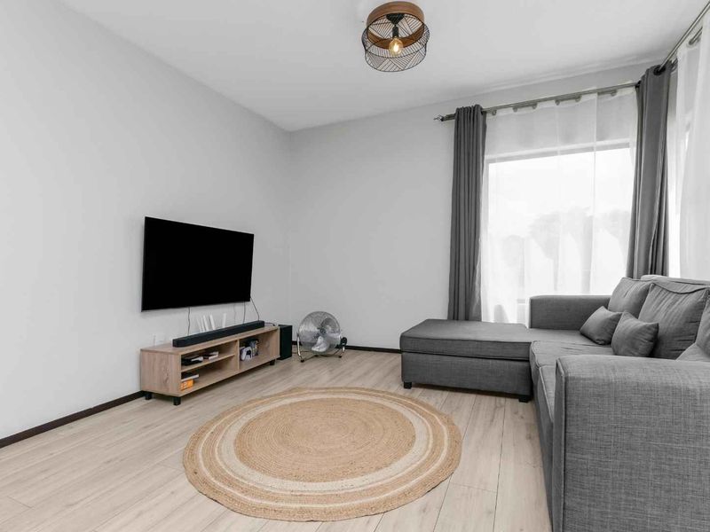 Immaculate 3 Bedroom, 2 Bathroom Apartment For Rent in Broadacres - Photo 4