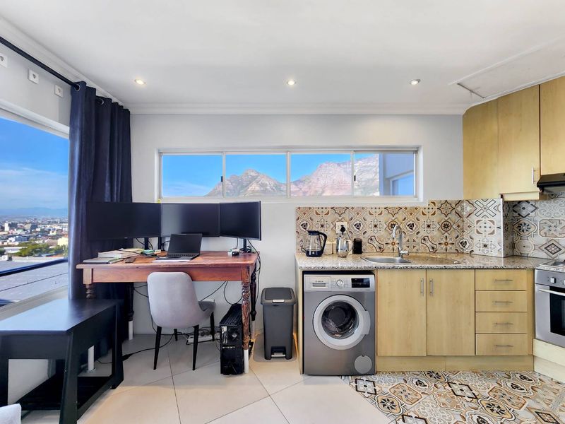 Charming Studio Apartment with Breathtaking Views in Tamboerskloof - Photo 6