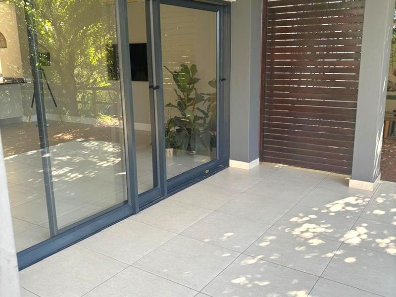 Coastal Estate Townhouse with Garden - Photo 6