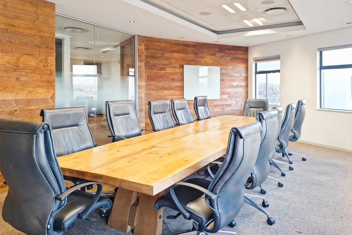 Private office space for 5 persons in Regus Lynnwood Bridge - Photo 5