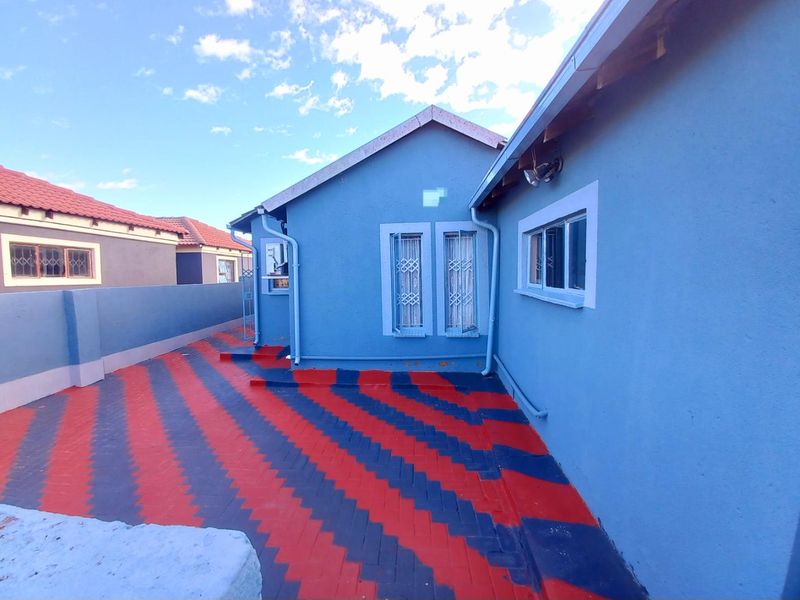 Three bedrooms house for sale in Elandspoort - Photo 3