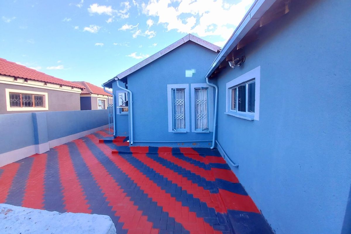 Three bedrooms house for sale in Elandspoort - Photo 3
