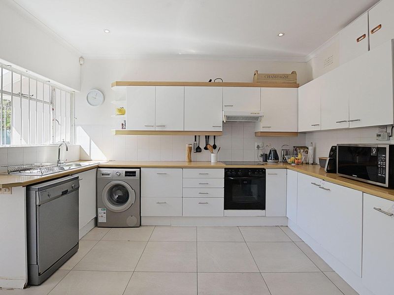 Endless potential in sought after area! - Photo 4