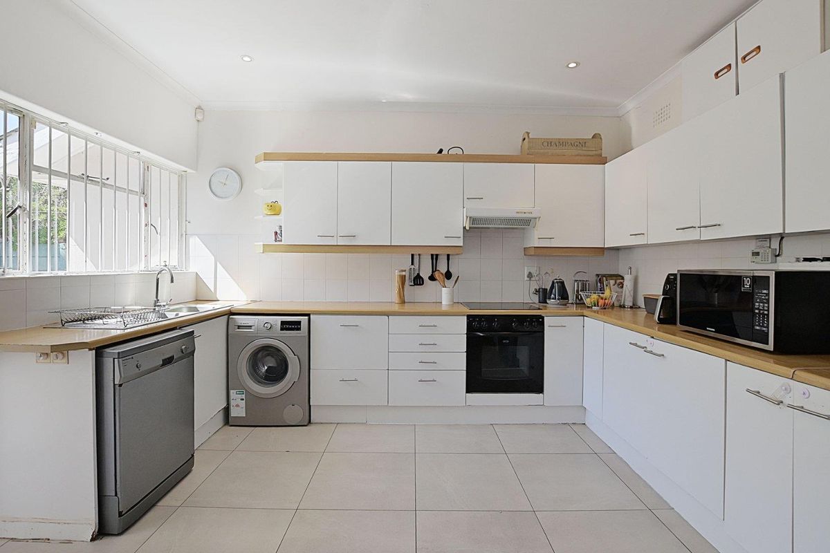 Endless potential in sought after area! - Photo 4