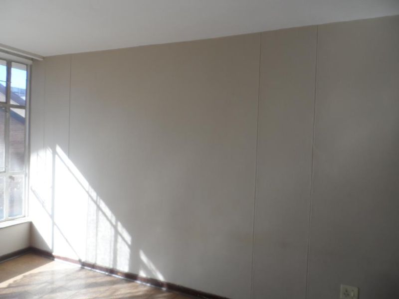 BACHELOR FLAT TO RENT IN ARCADIA - Photo 7