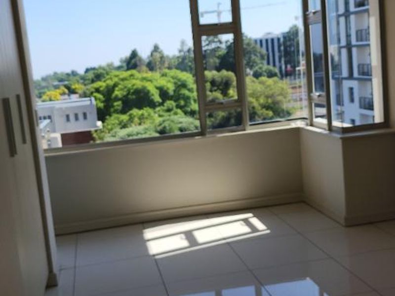 SOPHISTICATED 2 BED APARTMENT IN THIS STUNNING COMPLEX - Photo 6