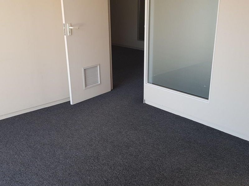 Light and Bright First Floor Office - Photo 5