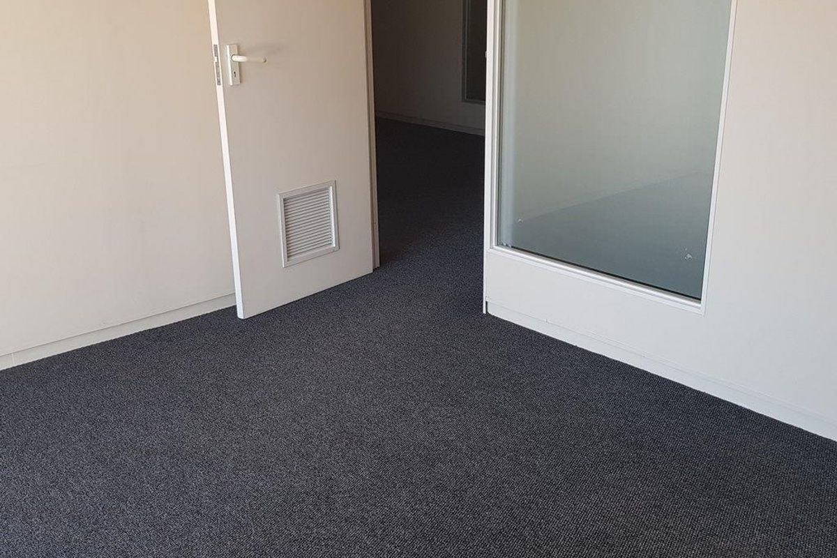 Light and Bright First Floor Office - Photo 5