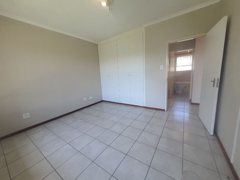 PRIME 2 bedroom 1 bath apartment - Photo 9