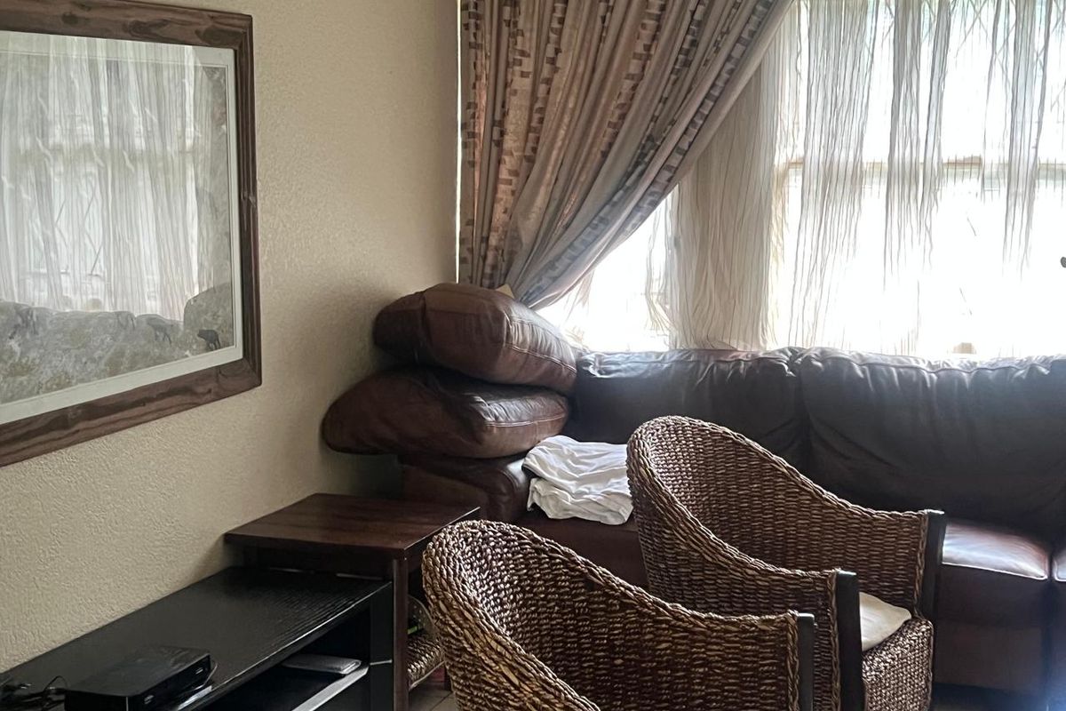 Location is key. Street appeal next and finally a flatlet. A must on your viewing list!!! - Photo 5