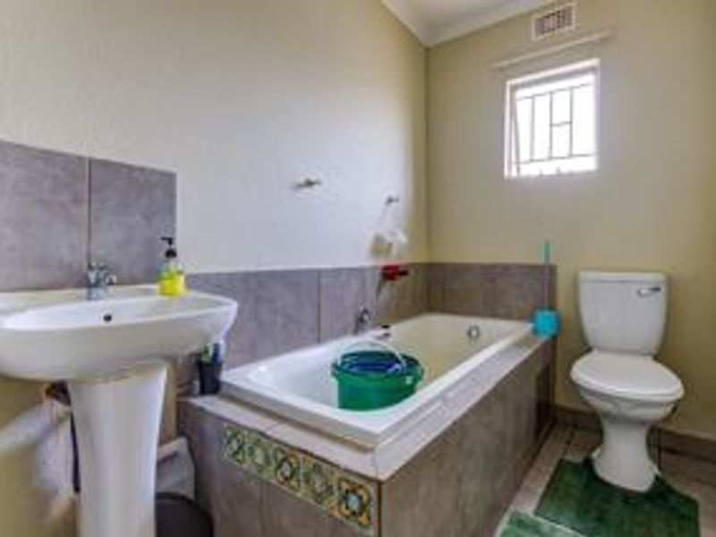 Ideal Home for First time Buyers - Photo 10