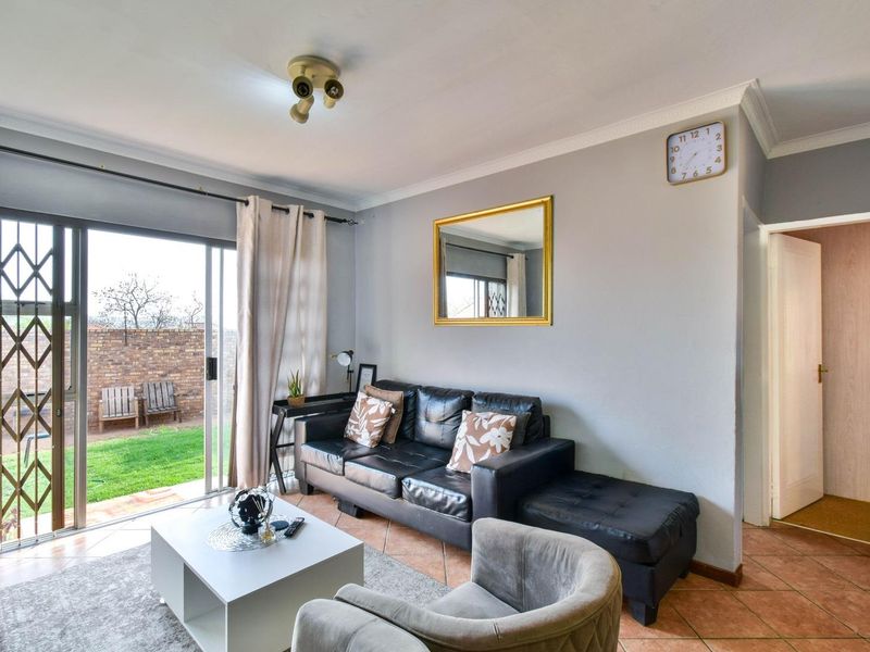 Neat & Tidy, ground-floor, Two bedroom unit - West Park - Photo 9