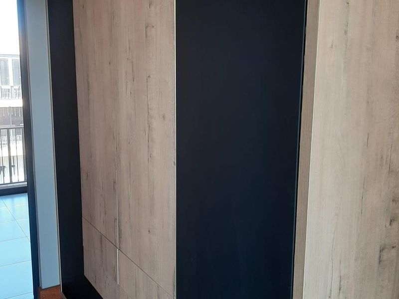 Stunning Upmarket Apartment - Photo 9