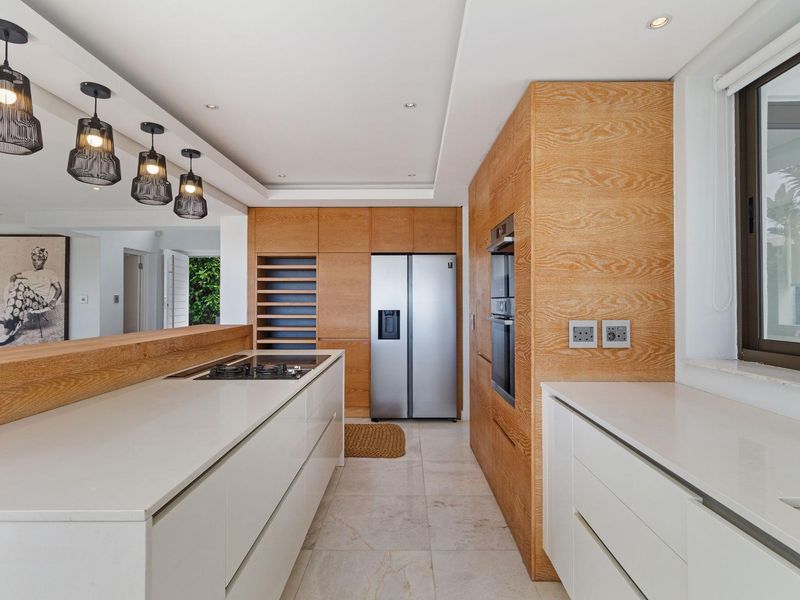 A Modern Sanctuary of Refined Coastal Living - Photo 7